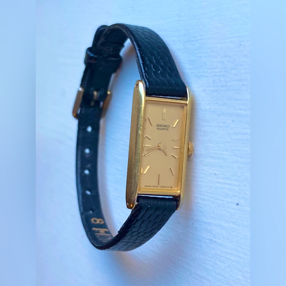 Vintage Seiko Quartz ladies watch with Hirsch black lizardgrain band, small